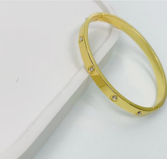 Elegant Gold Handcuff